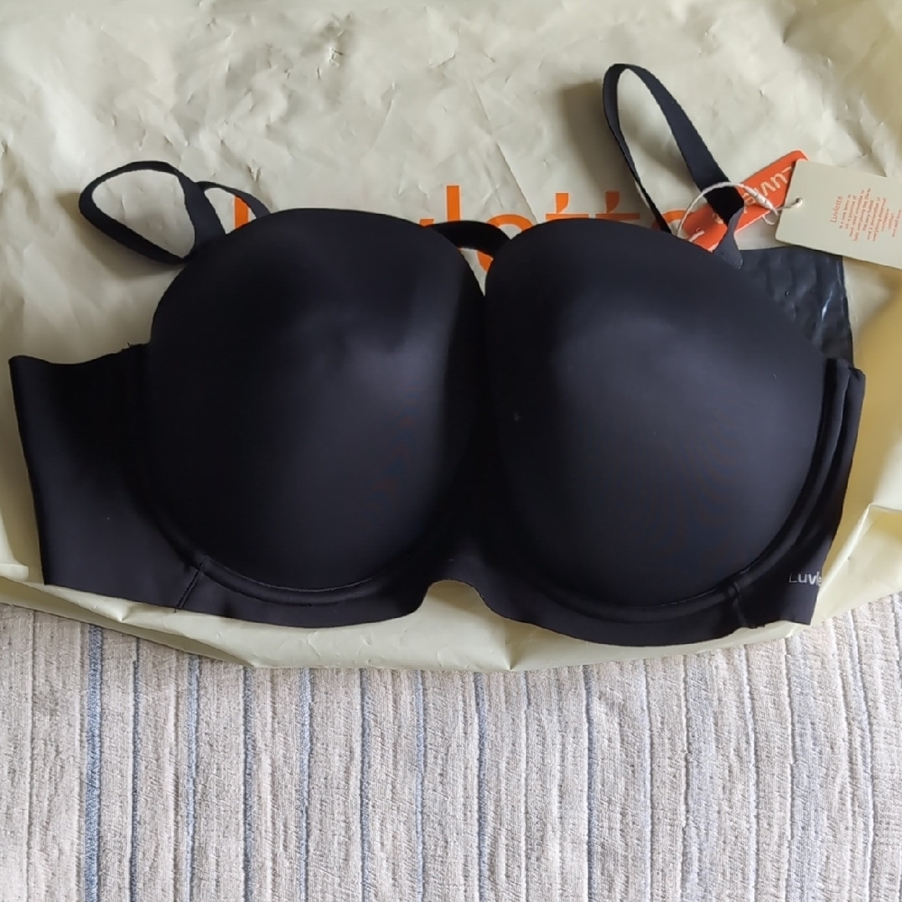 Black Seamless Covertable Strapless T-Shirt Bra with Underwire